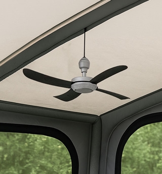 Ventilador de techo negro moderno 4 aspas en pérgola