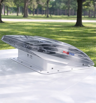 ventilación de techo MaxxFan transparente