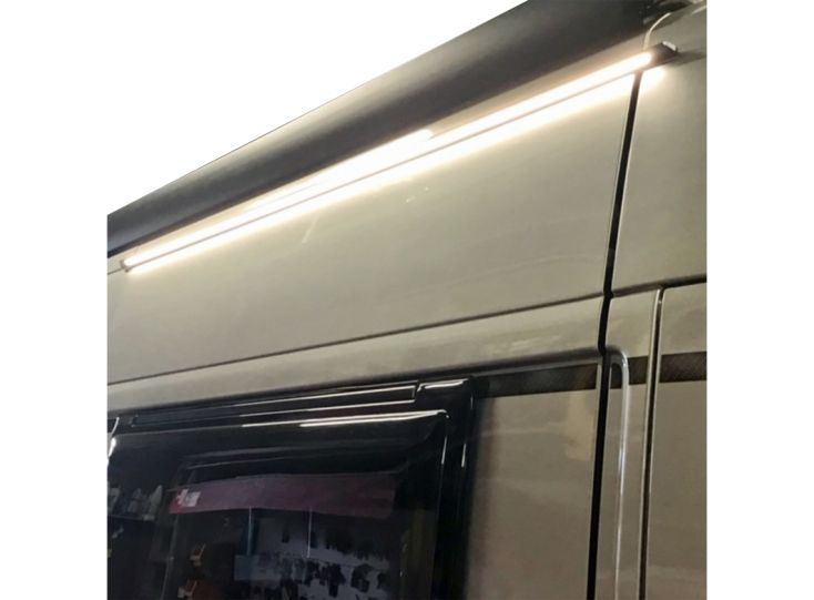 Lazio Alu tira LED de puerta corredera